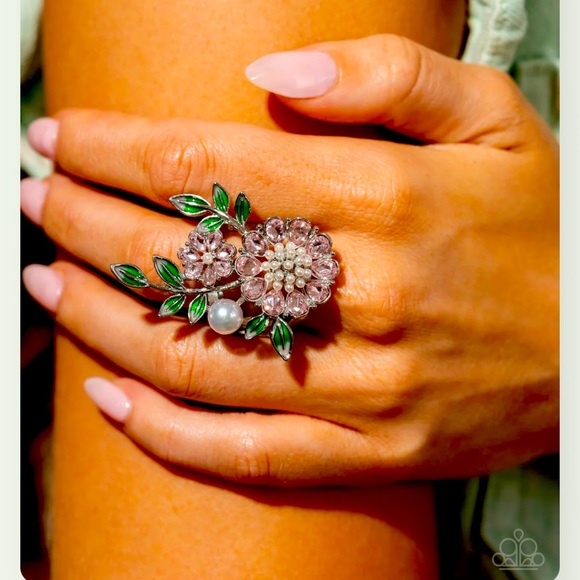 🌸🌸🌸 “BUDDING BLING” PINK RHINESTONE RING WITHH PEARL ACCENTS ~ PAPARAZZI❗️🌸🌸🌸 - Picture 2 of 6